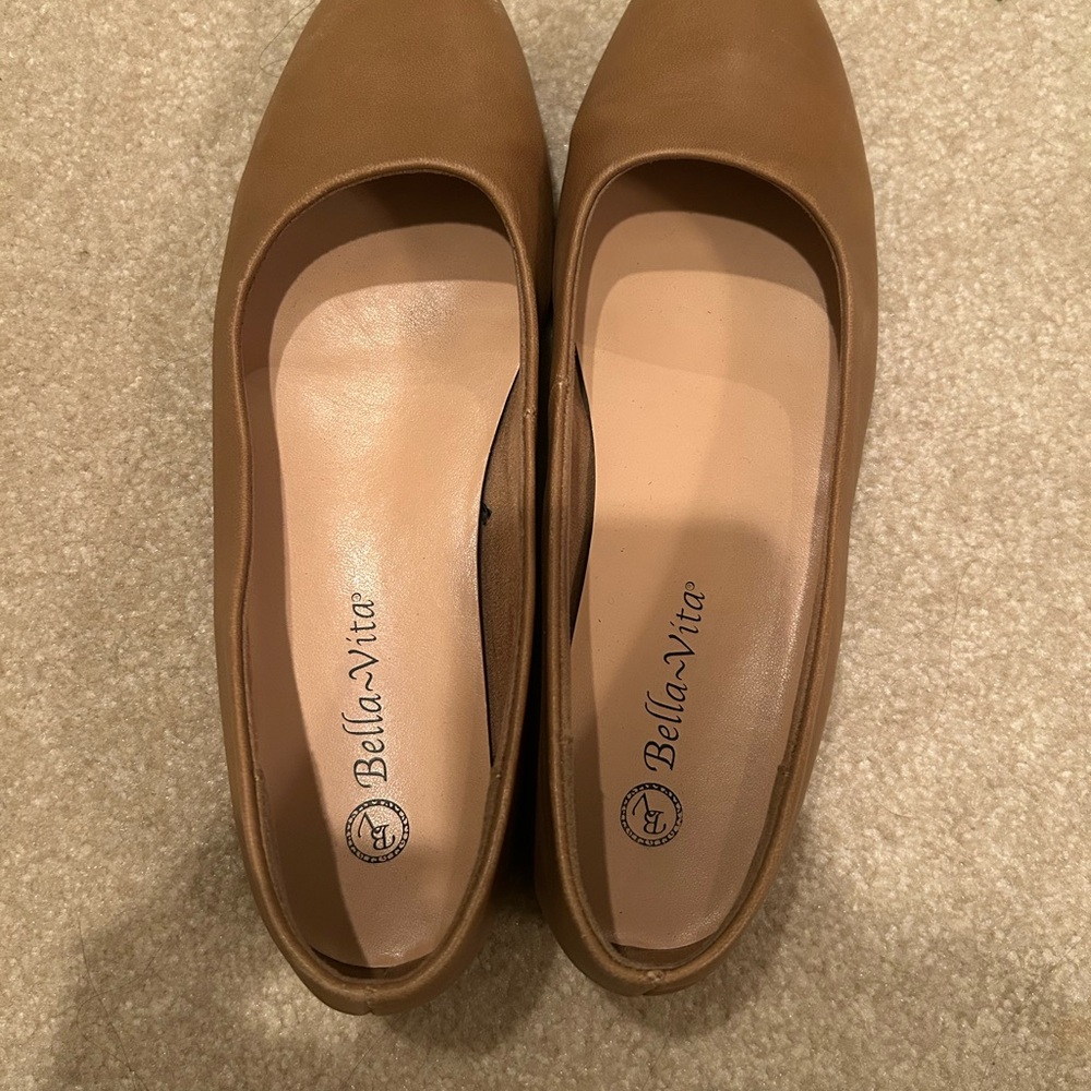 Bella Vita Women's Tan Flats